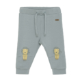 Babyhose aus weichem Stoff, hellgrau, mit niedlichen Löwenmotiven an den Knien. Perfekt für gemütliches Spielen.