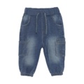 Kinder-Baggyhose aus Jeansstoff mit elastischem Bund und Kordelzug, ideal für bequeme Alltagsabenteuer.