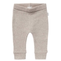 Beige Babyhose aus weichem Stoff, ideal für Komfort und Wärme, mit elastischem Bund und Bündchen für perfekten Sitz.