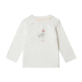 Langarm-Babyshirt in Weiß mit Blumenmuster und Schulterknopf, ideal für bequeme und stilvolle Herbst-Outfits.