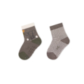Zwei Paar Kindersocken: Ein Paar mit Elefantenmuster, das andere gestreift, in Brauntönen auf weißem Hintergrund.