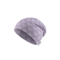 Lila Beanie mit weißen Herzmustern, ideal für stylische Herbst- und Winterbekleidung. Elegantes Design für modebewusste Träger.