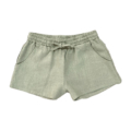 Grüne Sommer-Shorts mit elastischem Bund und Kordelzug, ideal für lässige Outfits und warmes Wetter.