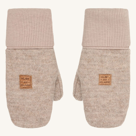Beige Strickfäustlinge mit umgeschlagenem Saum und Lederetikett, ideal für warme Hände im Winter.