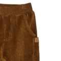 Braune Babycordhose aus weichem Kordstoff mit elastischem Bund und Seitentaschen. Ideal für bequeme Kinderoutfits.