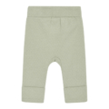 Grüne Babyhose mit elastischem Bund und umgeschlagenen Beinen, ideal für Komfort und Bewegungsfreiheit.