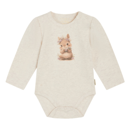 Beiger Babystrampler mit niedlichem Hasenmotiv und Blumenkranz, ideal für gemütliche Tage.
