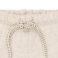 Nahaufnahme eines beigen Kordelzugs an einer Freizeithose, ideal für bequeme Passform und stilvolles Design.