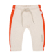 Babyhose aus Baumwolle in Beige mit roten Streifen, elastischem Bund und Kordelzug für bequemen Sitz.