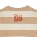 Rückansicht eines gestreiften Shirts mit Hola Cancun-Aufdruck in Orange, zeigt Kaktus und Flagge.