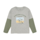 Graues Kinder-Langarmshirt mit Entdecker-Aufdruck, grüne Ärmel, Motiv in Safari-Stil. Ideal für abenteuerlustige Kinder.