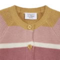 Babypullover von Hust and Claire mit Streifenmuster in Rosa und Beige, verziert mit Knöpfen. Perfekt für Neugeborene.