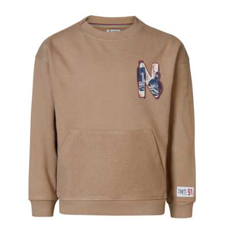 Beiger Pullover mit aufgesetztem Buchstaben N und Tasche, geeignet für lässige Outfits und stilvolle Freizeitmode.